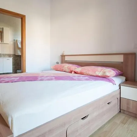 & Barisic - Double With Balcony And Garden View Apartamento Mlini