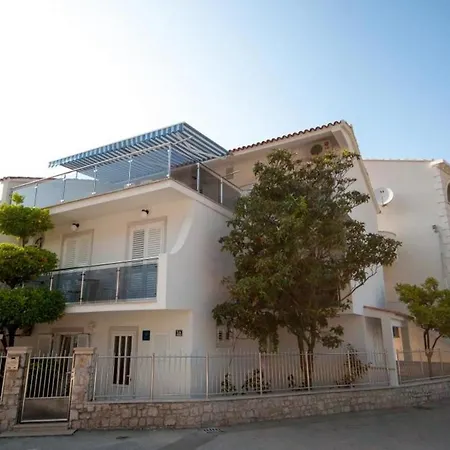 & Barisic - Double With Balcony And Garden View Apartamento Mlini